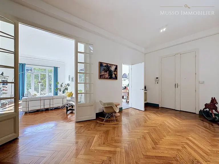 Appartement T6 — 252 m², Marseille 8ᵉ
