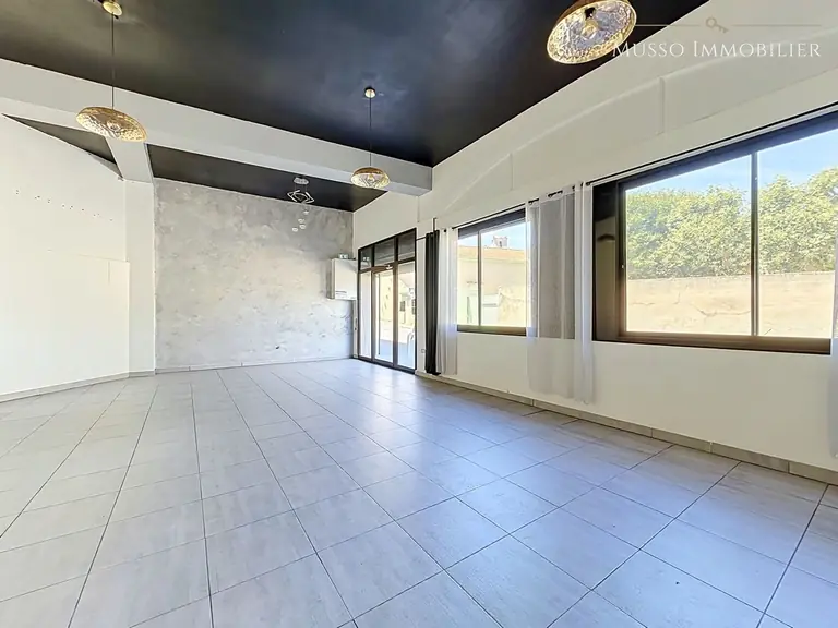 Local commercial — 110 m², Château-Gombert, Marseille 13ᵉ — photo 2