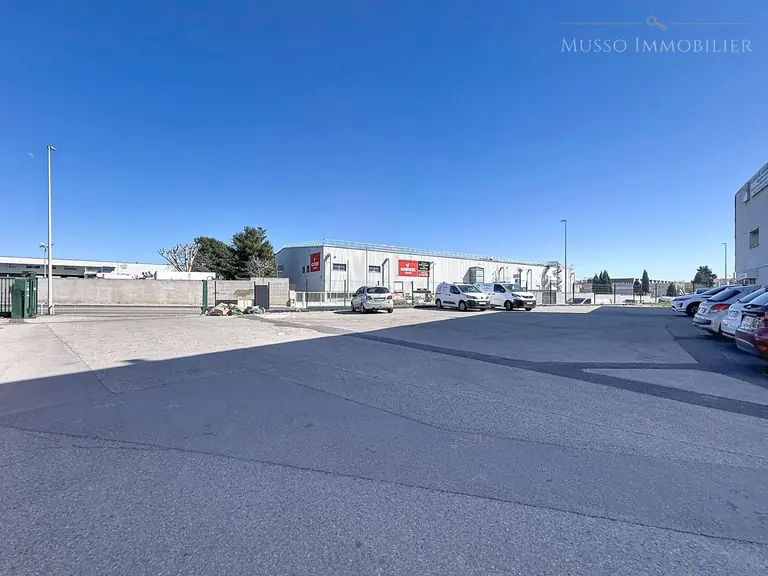 Local commercial — 800 m², Marseille 14ᵉ — photo 2