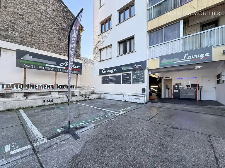 Local commercial — 65 m², Marseille 9ᵉ