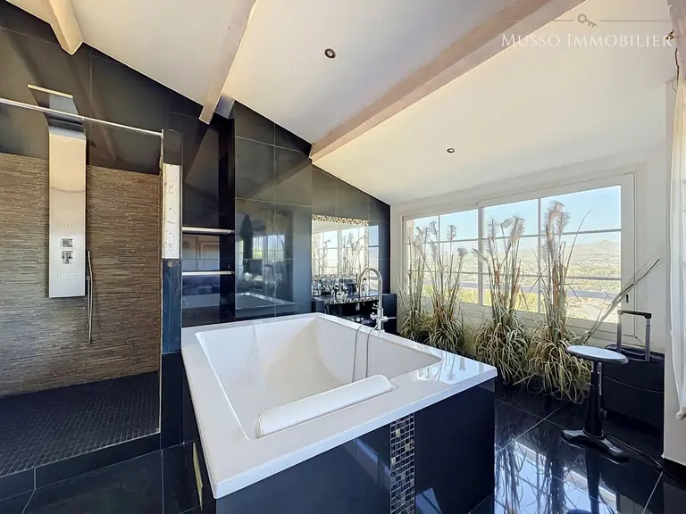Maison traditionnelle — 184 m², Marseille 11ᵉ — photo 17