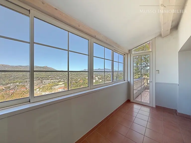 Maison traditionnelle — 184 m², Marseille 11ᵉ — photo 6