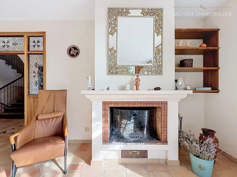 Maison traditionnelle — 197 m², St Marc Jaumegarde — photo 10