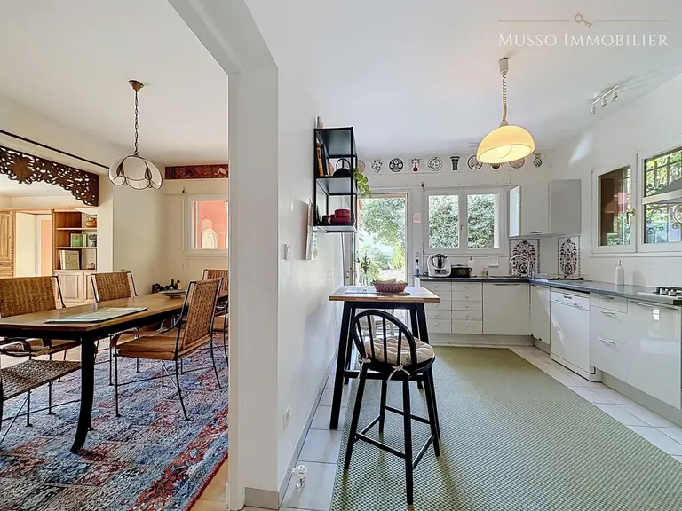 Maison traditionnelle — 197 m², St Marc Jaumegarde — photo 12
