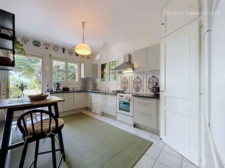 Maison traditionnelle — 197 m², St Marc Jaumegarde — photo 13