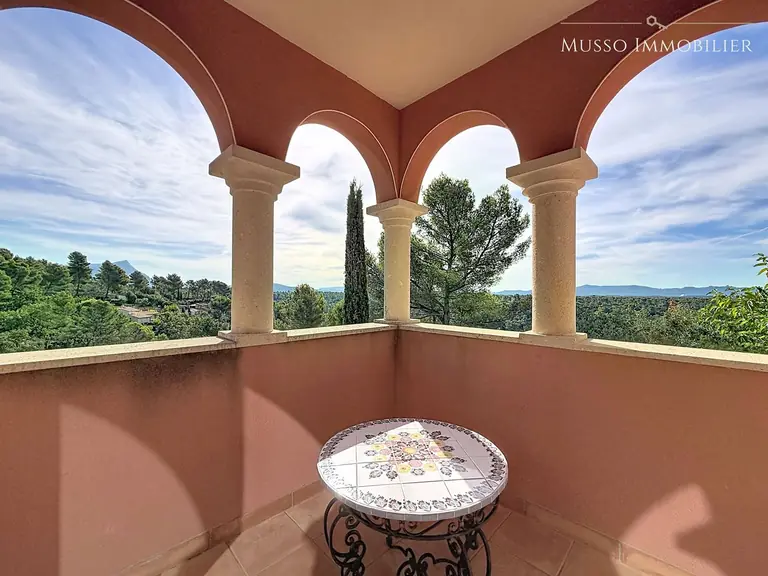 Maison traditionnelle — 197 m², St Marc Jaumegarde — photo 15