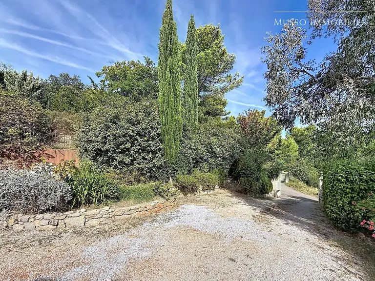 Maison traditionnelle — 197 m², St Marc Jaumegarde — photo 2