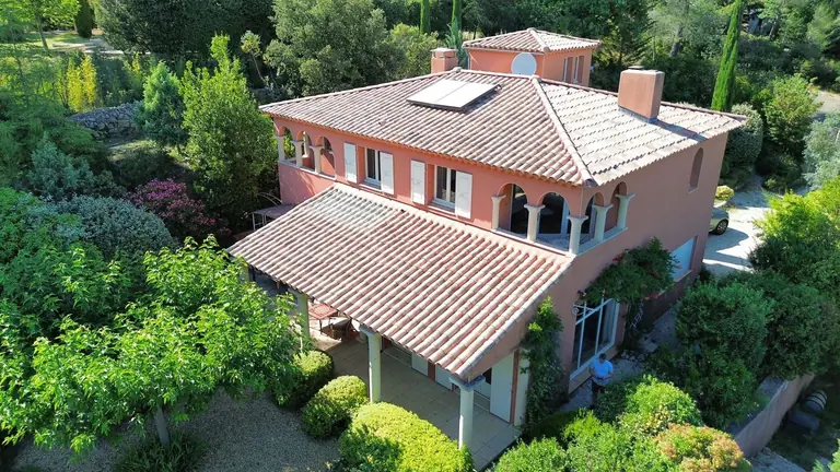 Maison traditionnelle — 197 m², St Marc Jaumegarde — photo 3