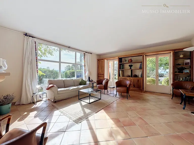 Maison traditionnelle — 197 m², St Marc Jaumegarde — photo 6